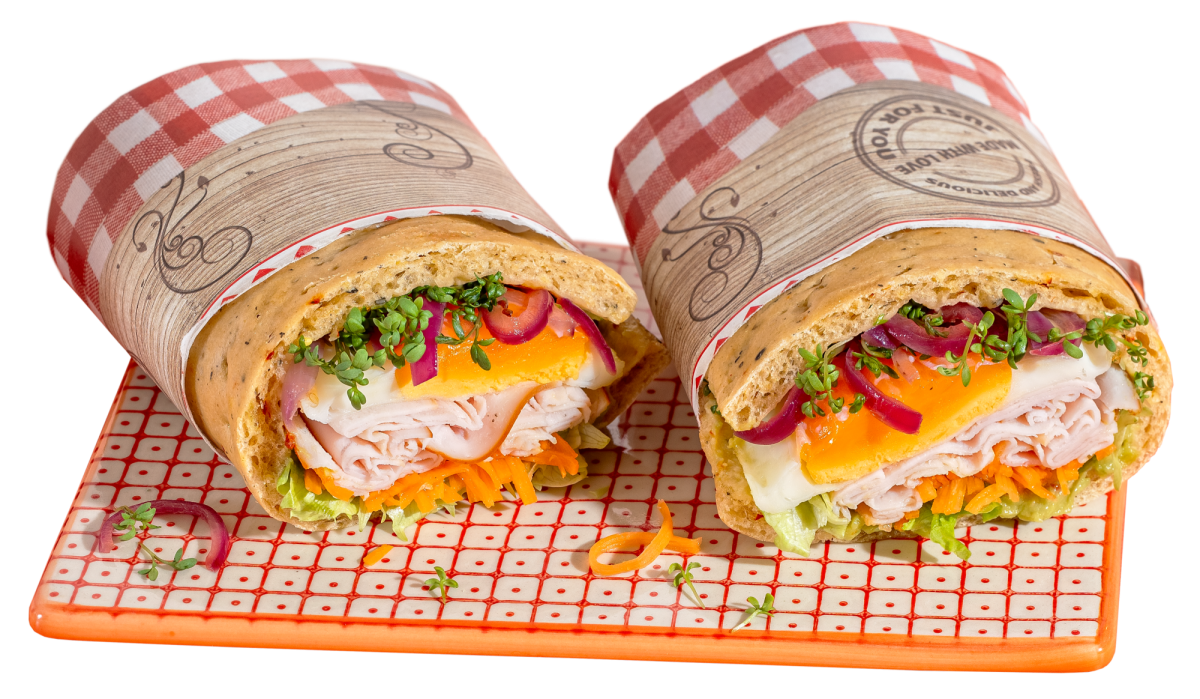 Belegter Wrap auf Brett